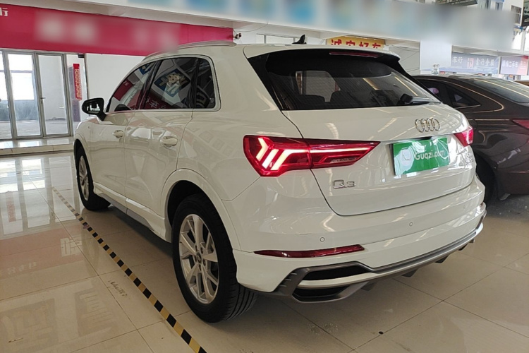 Audi Q3 2019 car image #5