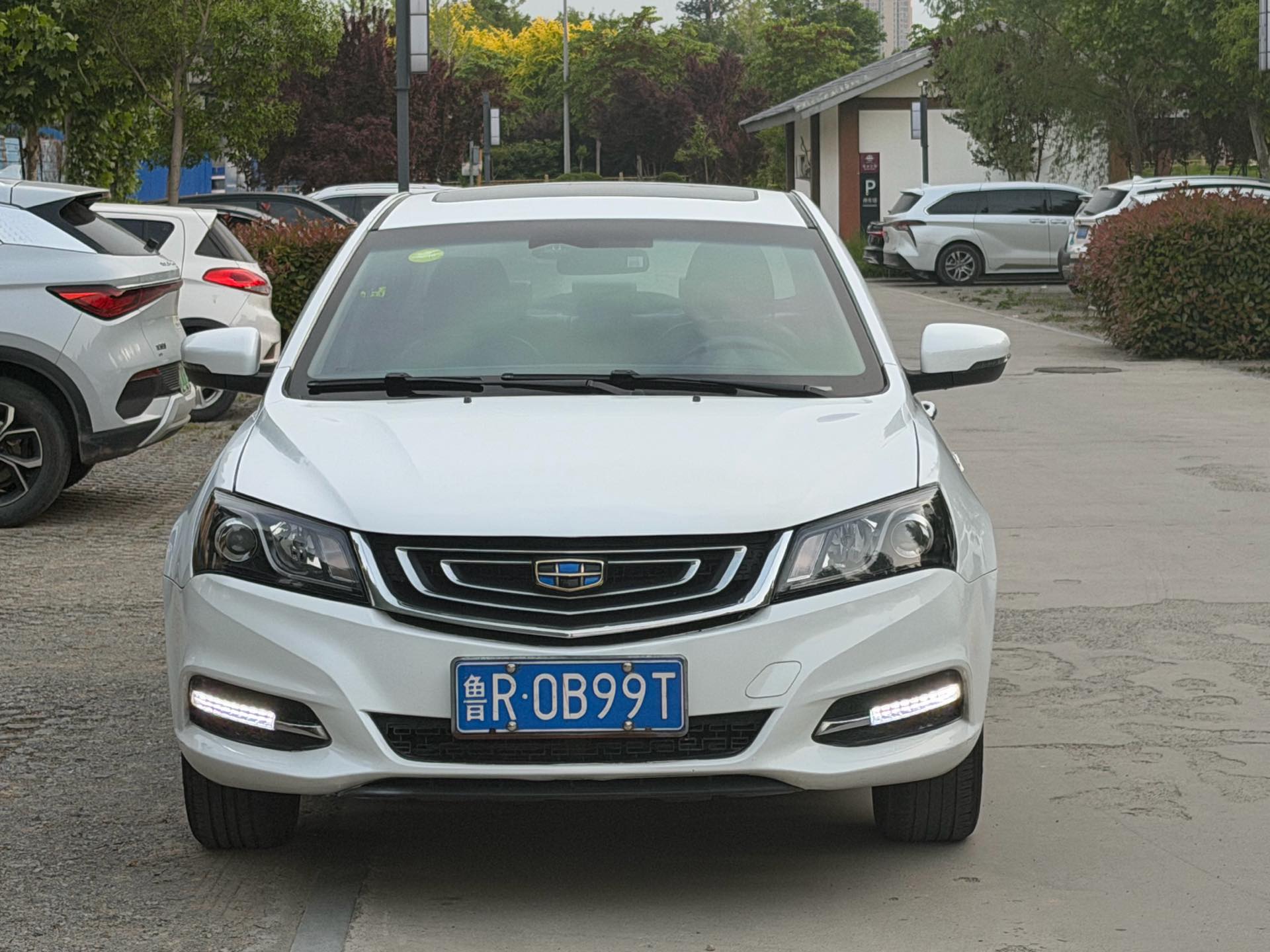 GEELY Emgrand 2017 car image #2