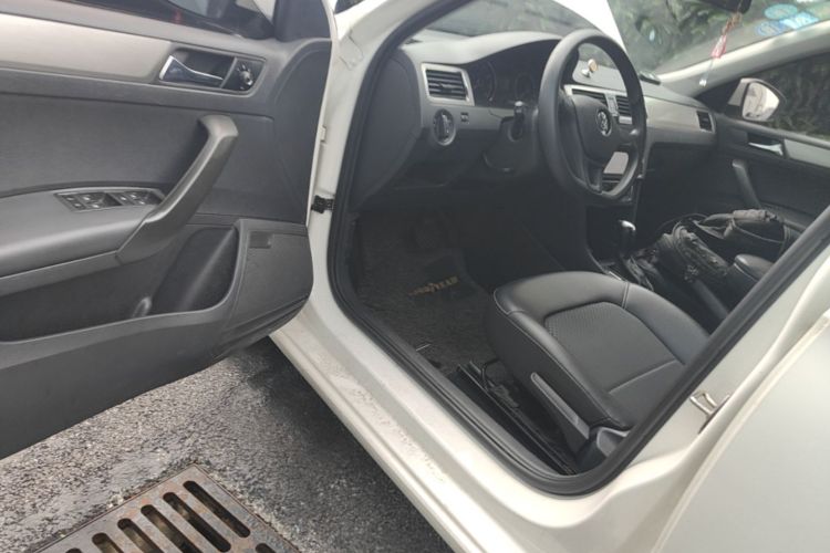 Volkswagen Santana 2017 car image #18