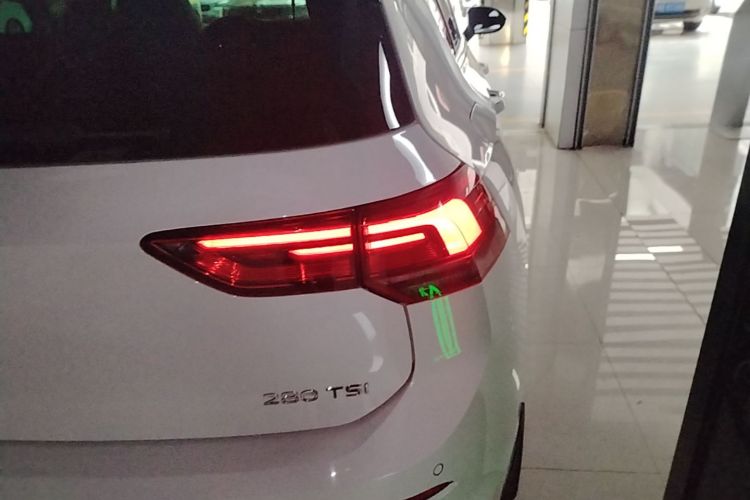 Volkswagen Golf 2023 car image #8