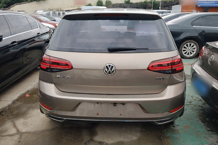 Volkswagen Golf 2018 car image #6