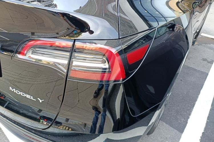 Tesla Model Y 2021 car image #8