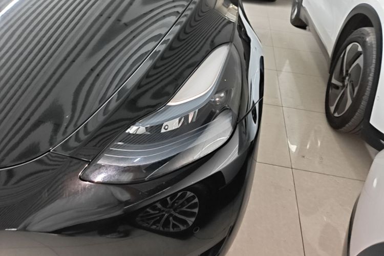 Tesla Model Y 2023 car image #23