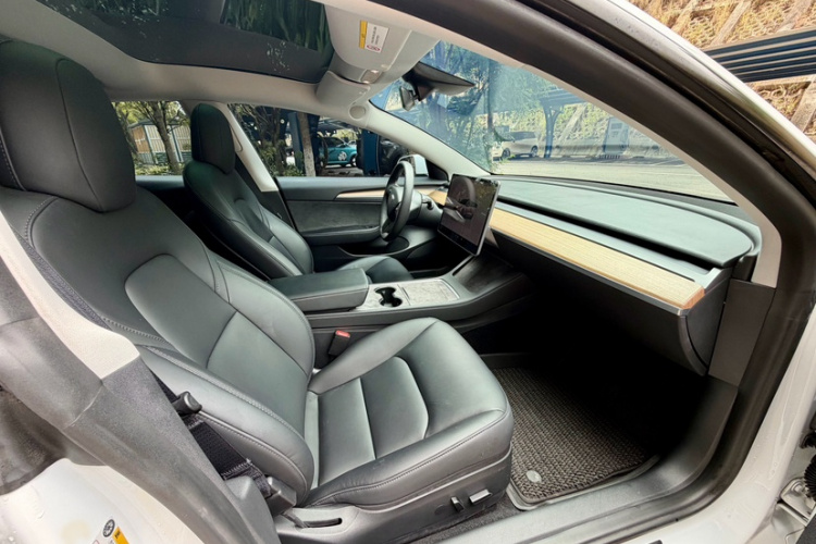 Tesla Model 3 2022 car image #29