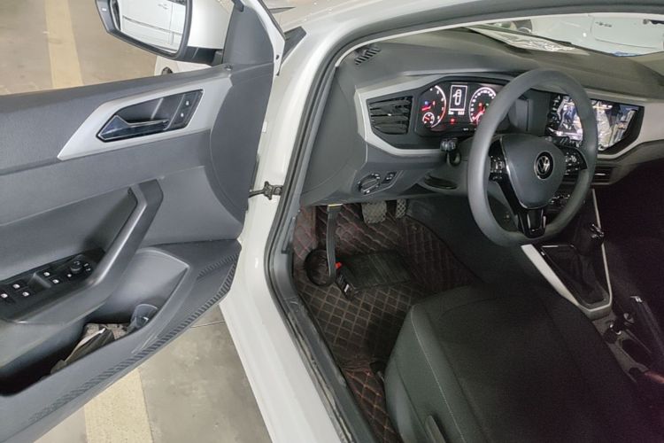 Volkswagen Polo 2021 car image #16