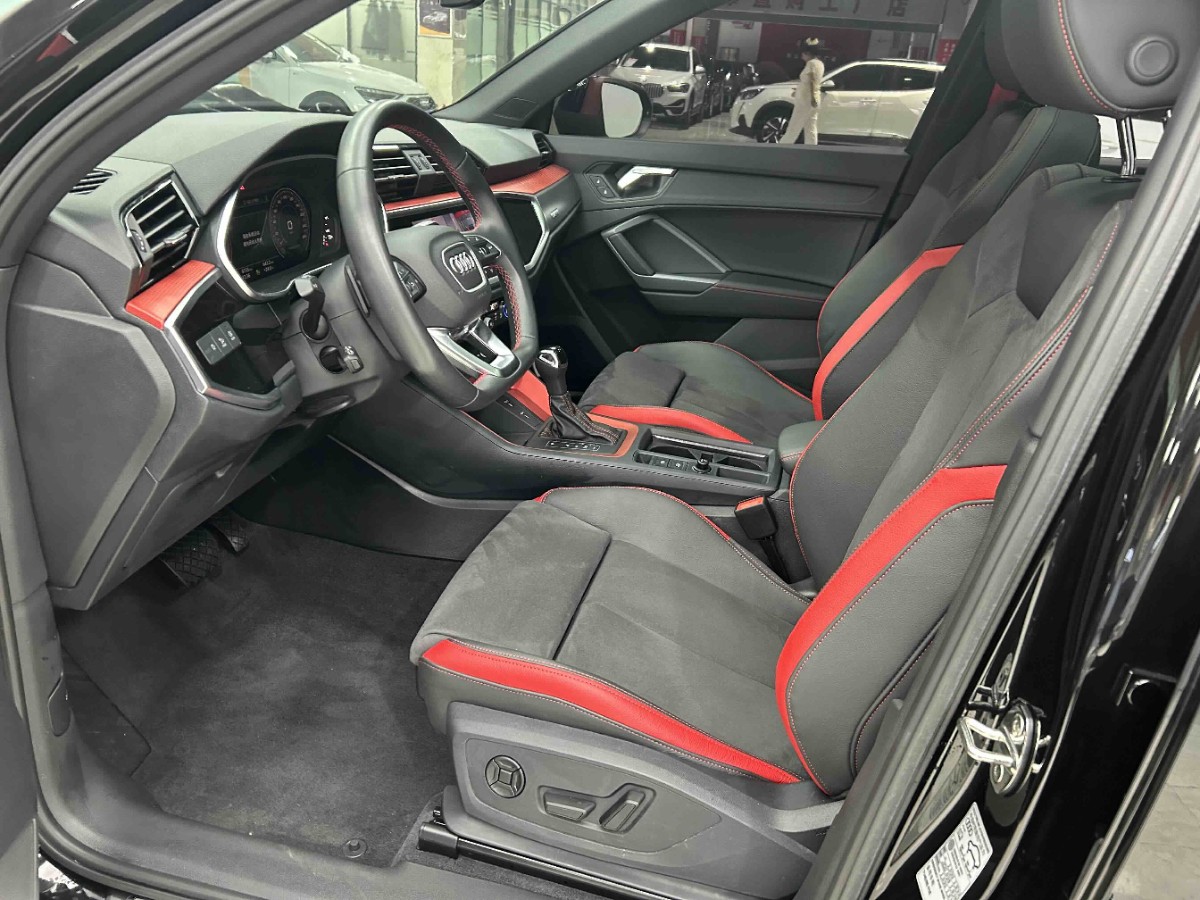Audi Q3 2023 car image #3