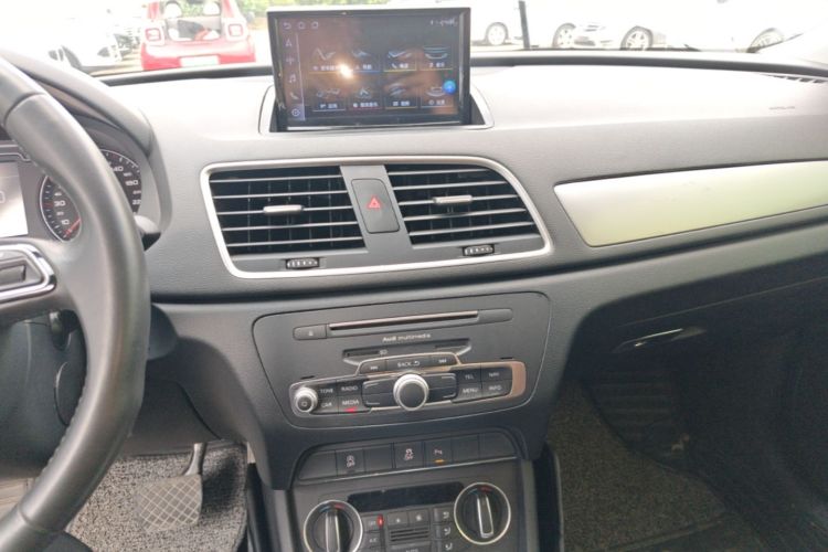 Audi Q3 2019 car image #13