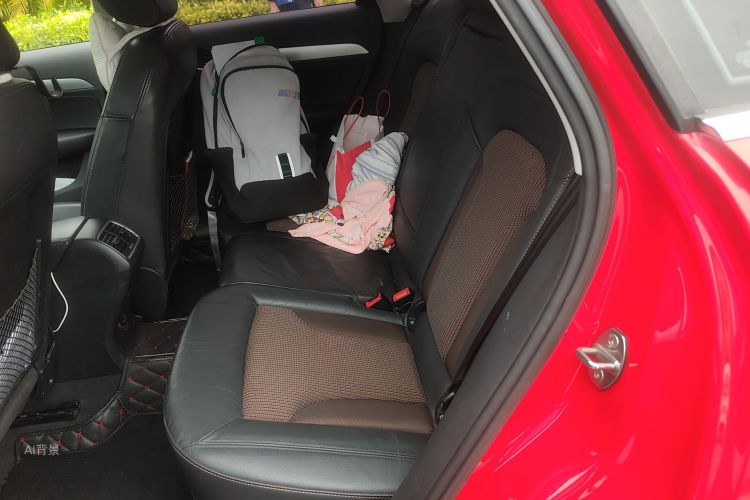 Audi Q3 2016 car image #19