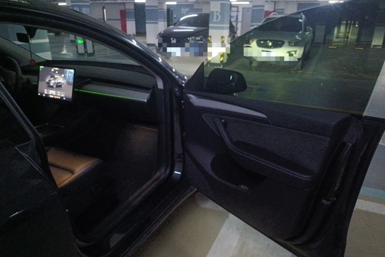 Tesla Model Y 2024 #21 Tesla Model Y 2024 car image #21