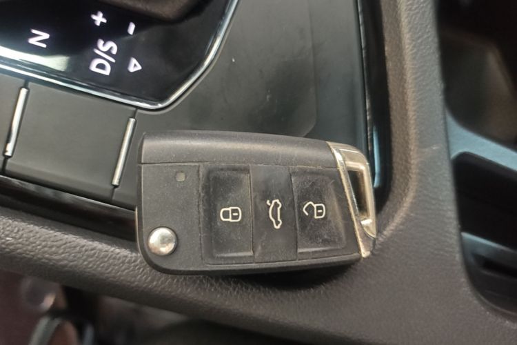 Volkswagen Tharu 2021 car image #9