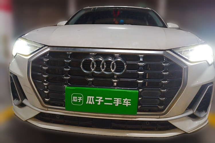 Audi Q3 2021 car image #3