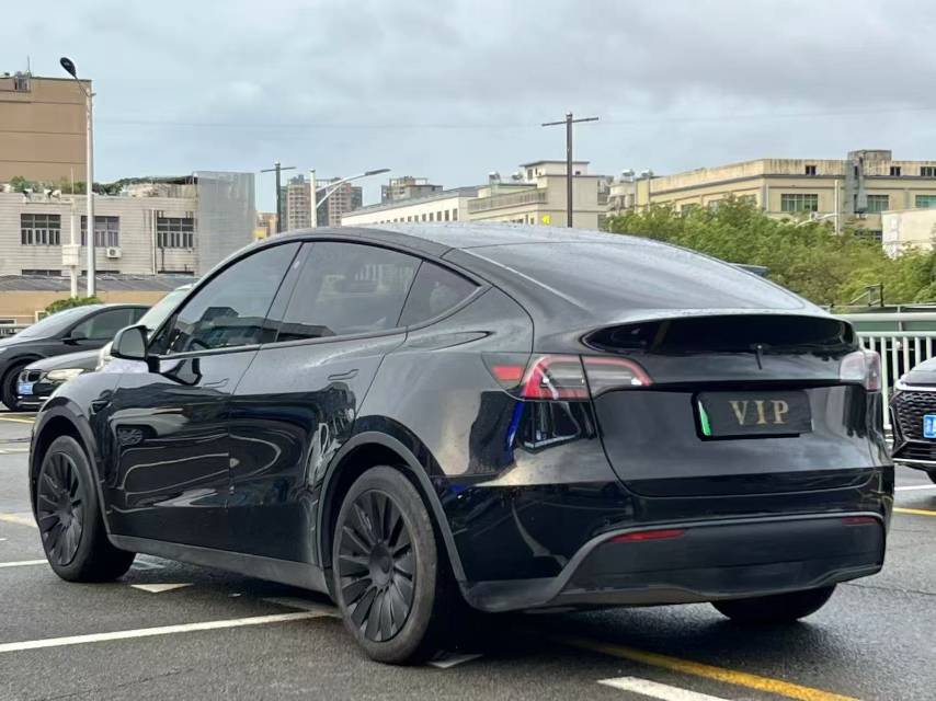 Tesla Model Y 2023 #10 Tesla Model Y 2023 car image #10