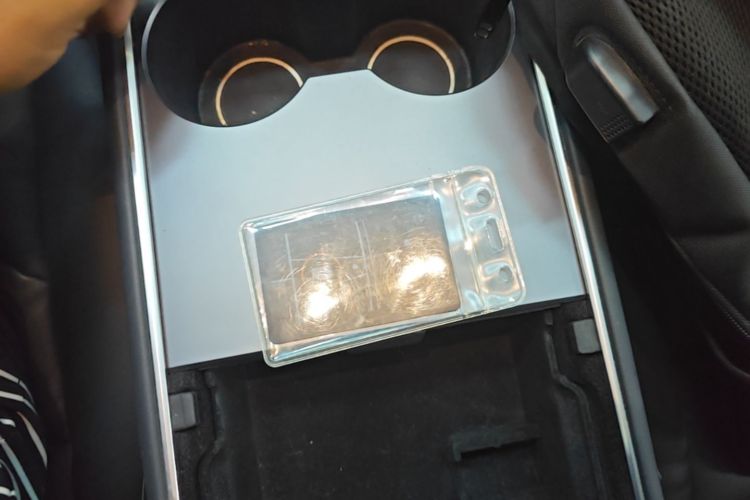 Tesla Model Y 2021 #14 Tesla Model Y 2021 car image #14