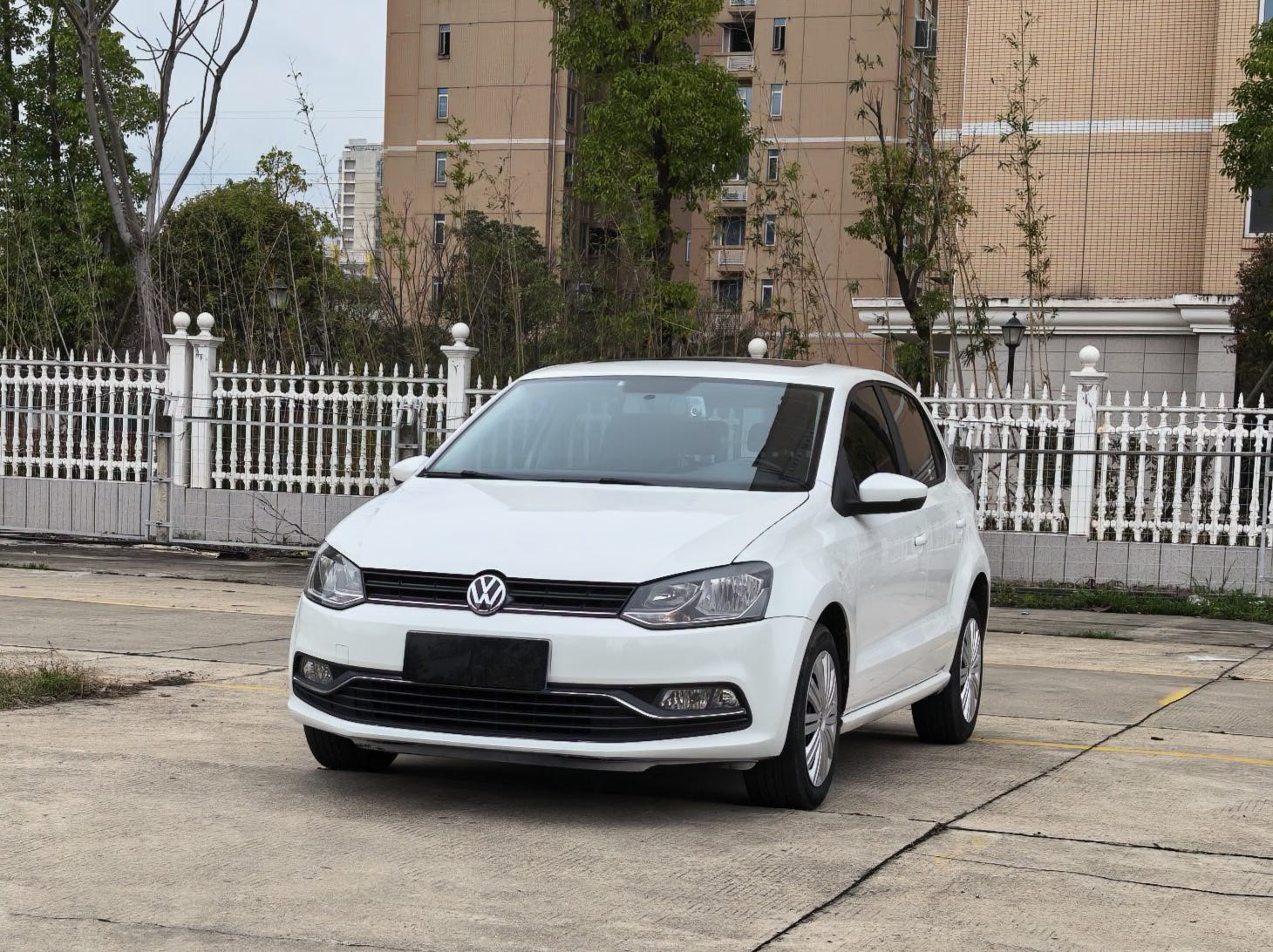 Volkswagen Polo 2016 Volkswagen Polo 2016 car image