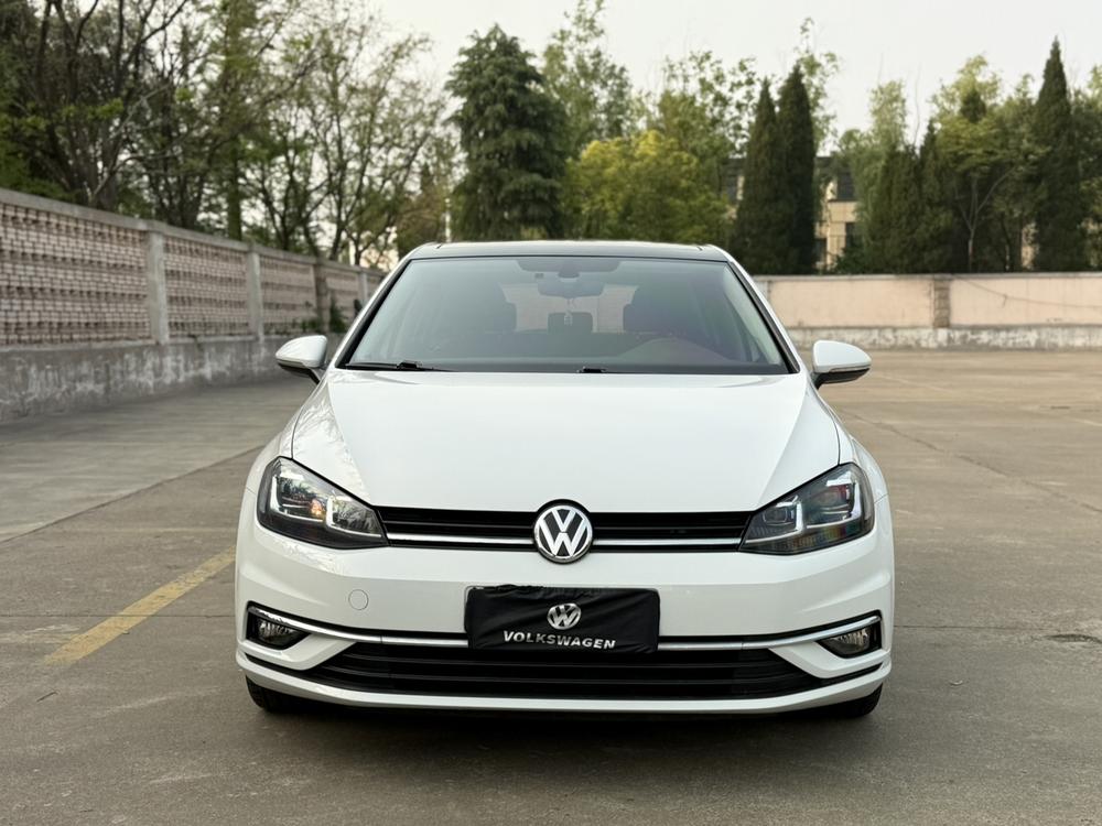 Volkswagen Golf 2020 car image #2