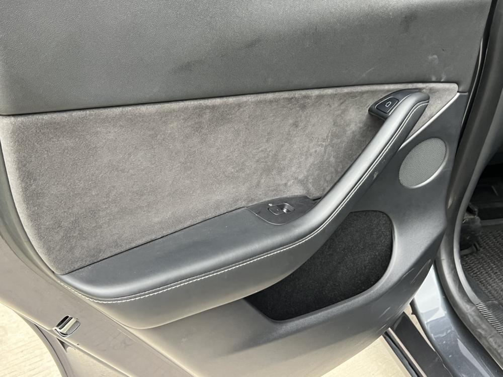 Tesla Model Y 2022 car image #18