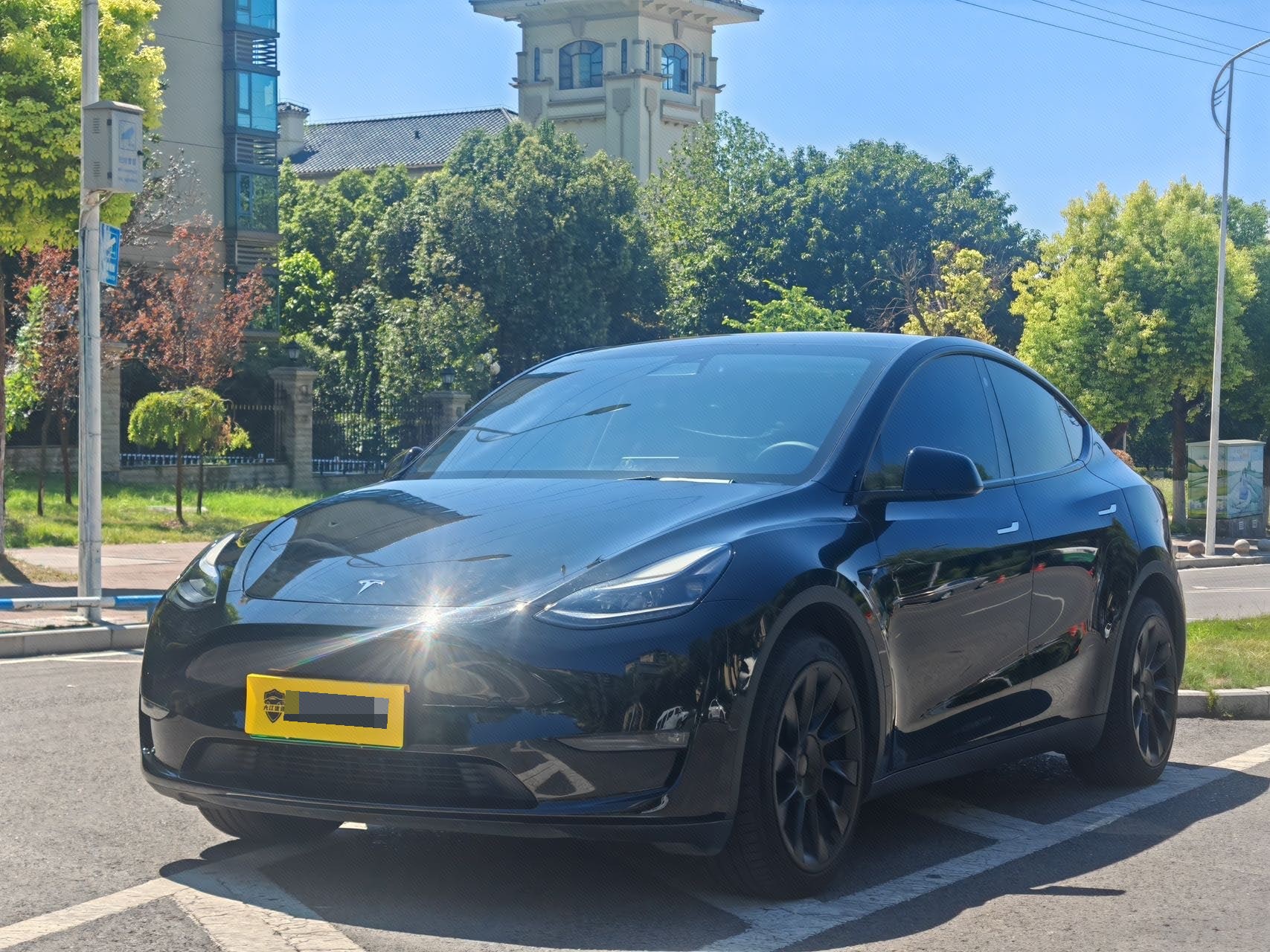 Tesla Model Y 2023 car image 