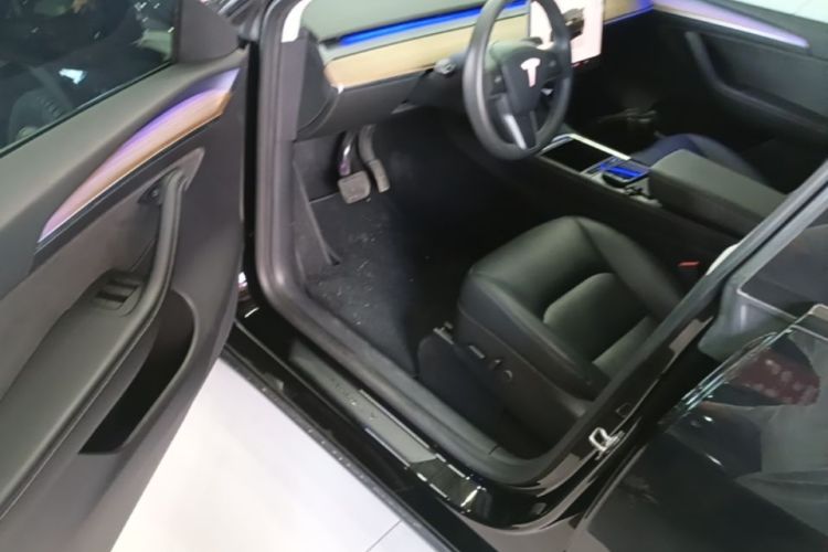 Tesla Model Y 2023 #12 Tesla Model Y 2023 car image #12