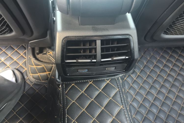 Audi Q3 2021 car image #28