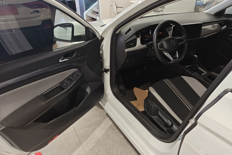 Volkswagen Bora 2024 car image #16