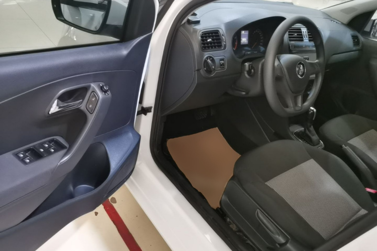 Volkswagen Polo 2019 car image #16