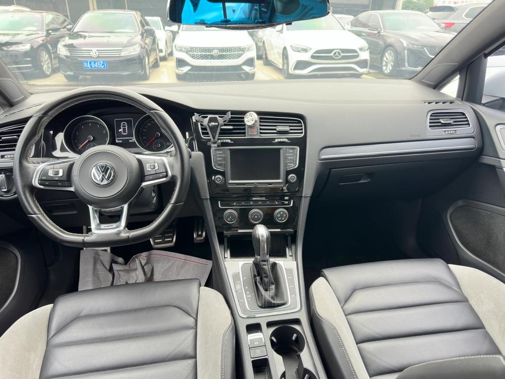 Volkswagen Golf 2017 car image #14