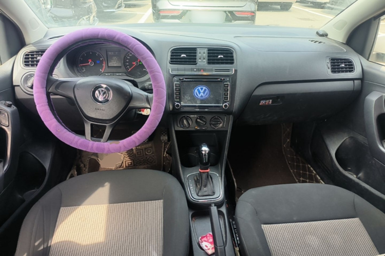 Volkswagen Polo 2016 car image #10