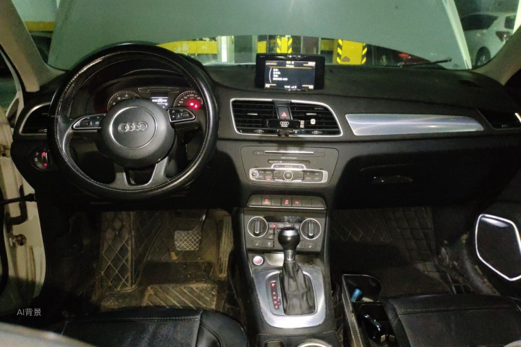 Audi Q3 2018 car image #11