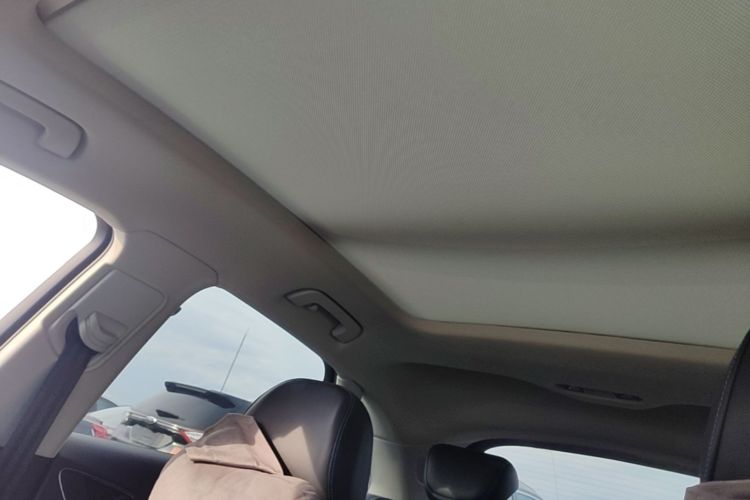 Audi Q3 2019 car image #18