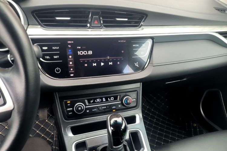 GEELY Emgrand 2019 #13 GEELY Emgrand 2019 car image #13