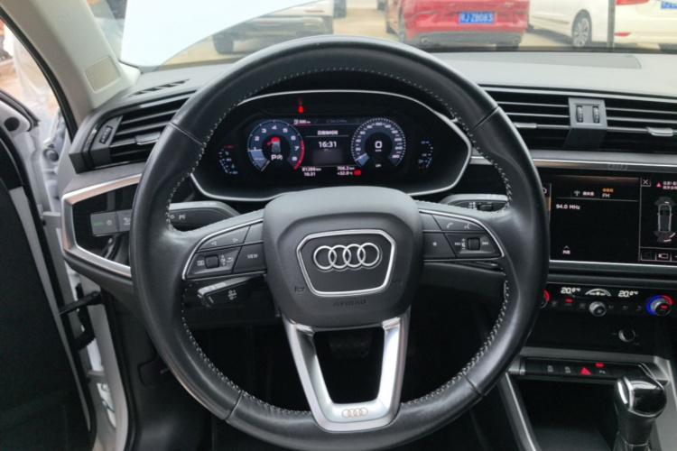 Audi Q3 2019 #11 Audi Q3 2019 car image #11