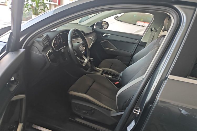 Audi Q3 2022 car image #15