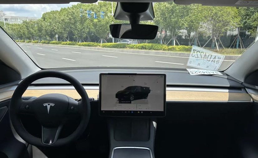 Tesla Model Y 2022 car image #4