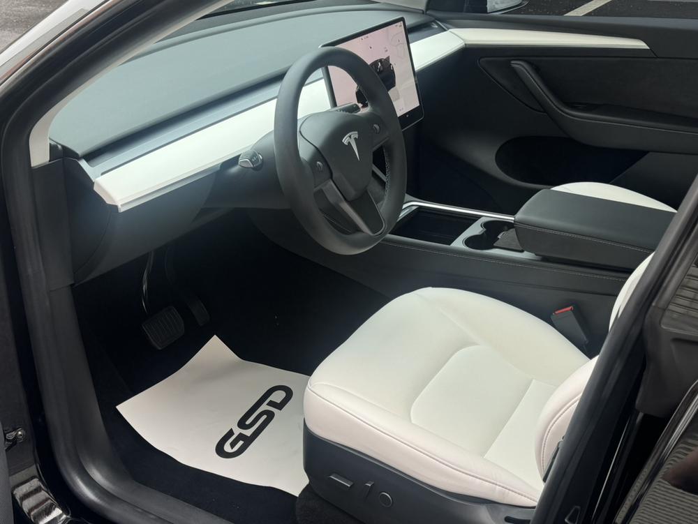 Tesla Model Y 2022 car image #15