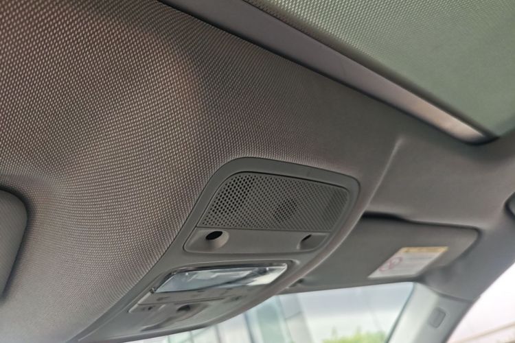 Audi Q3 2018 car image #18