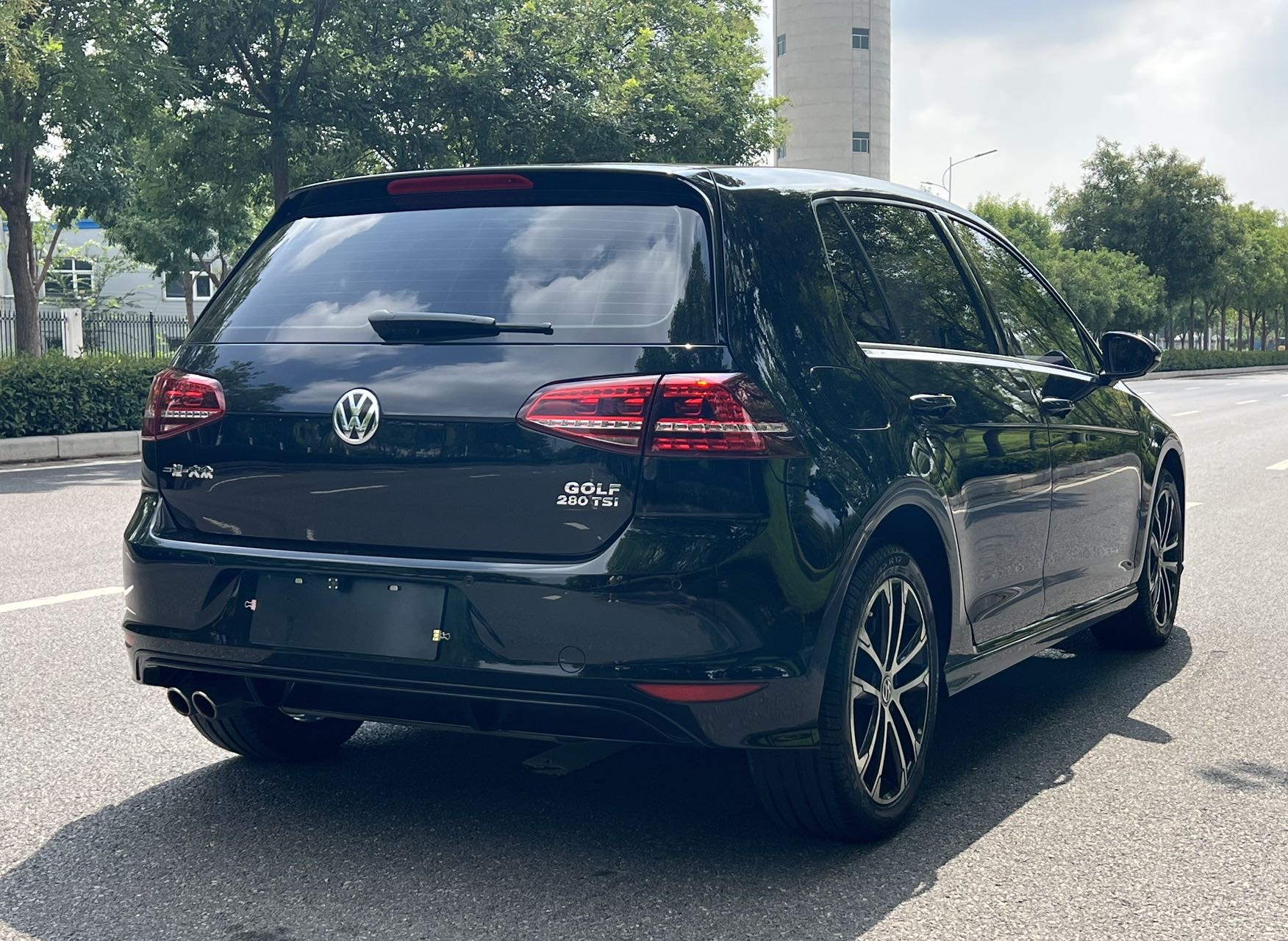 Volkswagen Golf 2017 car image #4