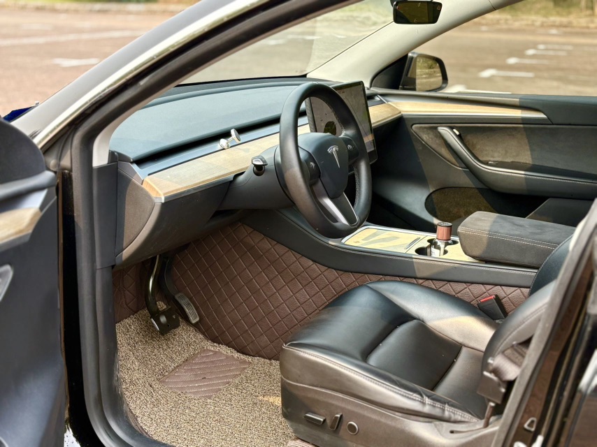 Tesla Model Y 2022 #4 Tesla Model Y 2022 car image #4