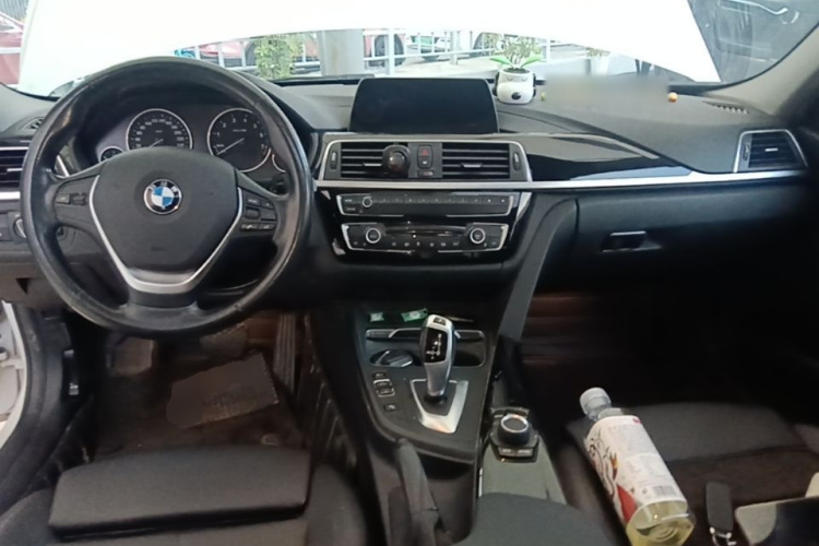 BMW 3 Series 2018 #11 BMW 3 Series 2018 car image #11