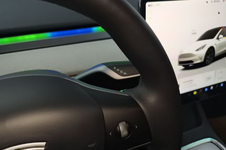 Tesla Model Y 2024 #14 Tesla Model Y 2024 car image #14
