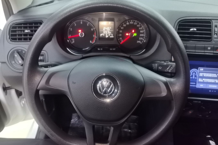 Volkswagen Polo 2018 car image #11