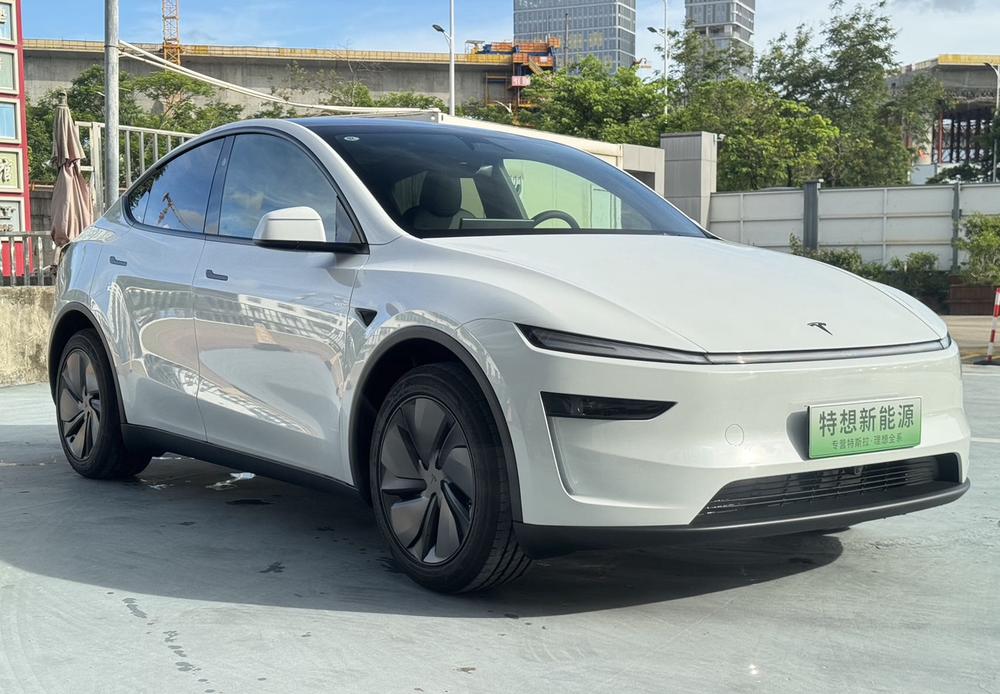 Tesla Model Y 2026 #3 Tesla Model Y 2026 car image #3