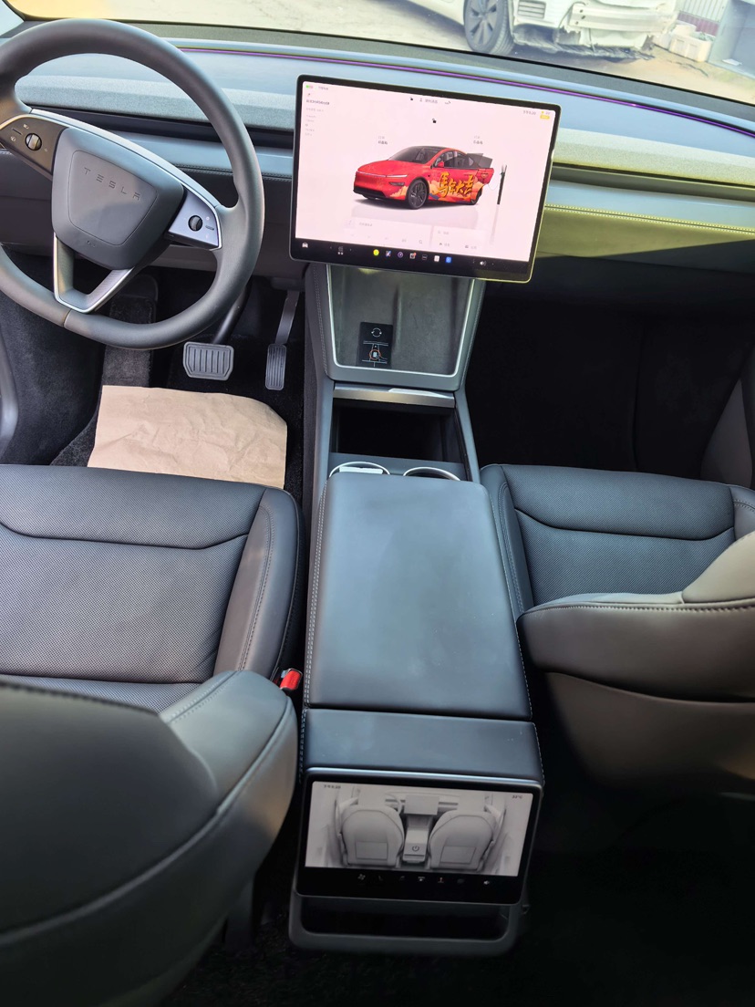Tesla Model Y 2025 #9 Tesla Model Y 2025 car image #9