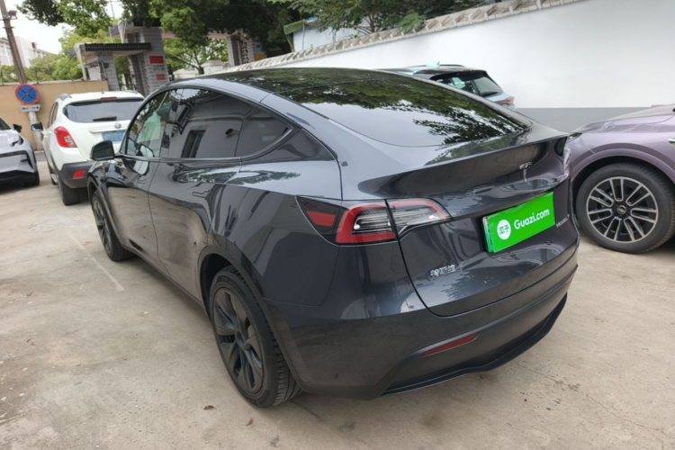 Tesla Model Y 2024 car image #5