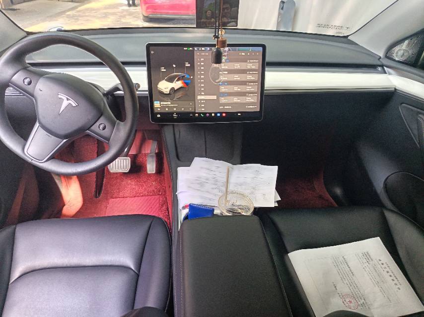 Tesla Model Y 2024 #4 Tesla Model Y 2024 car image #4