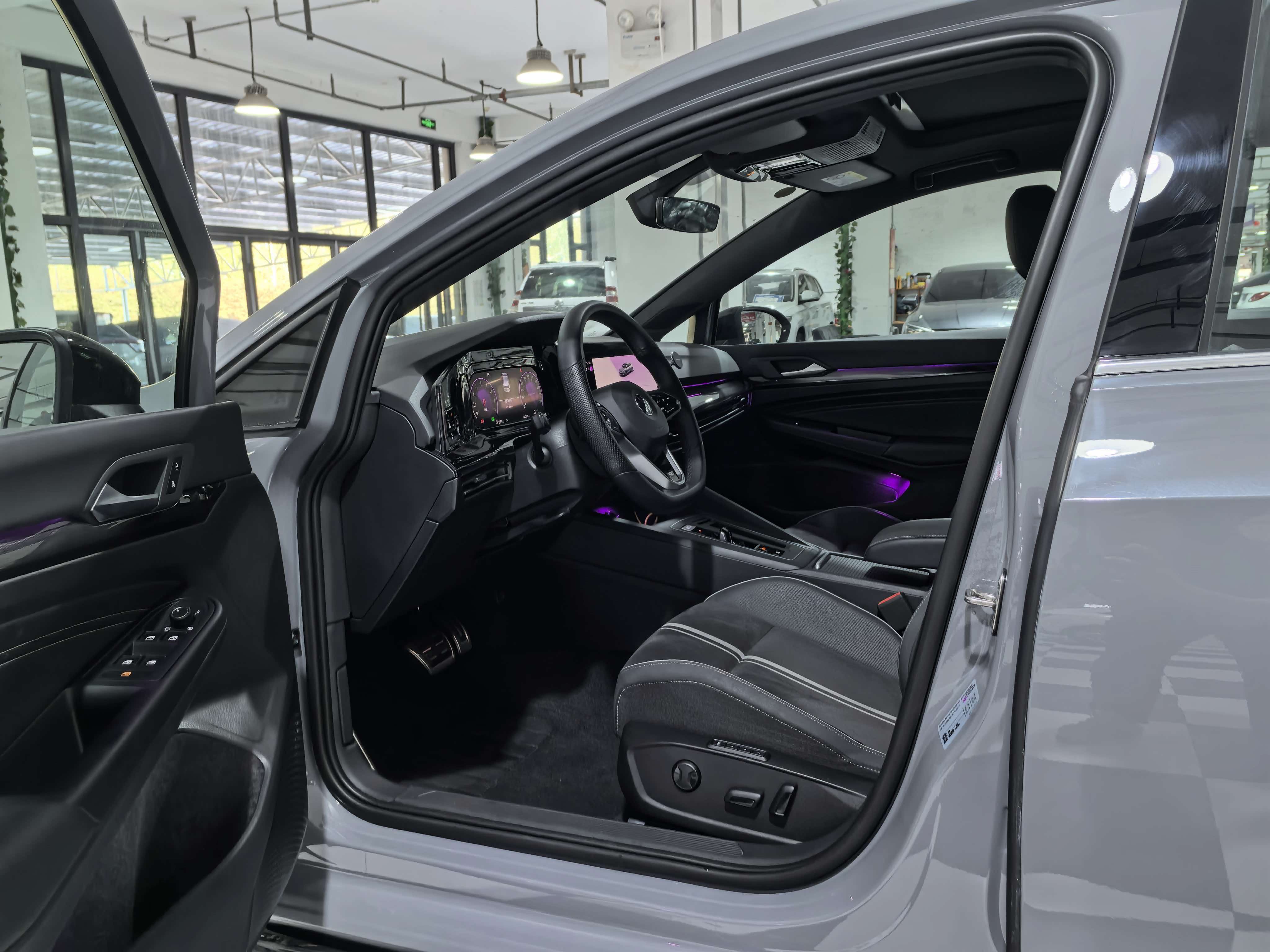 Volkswagen Golf 2023 car image #9