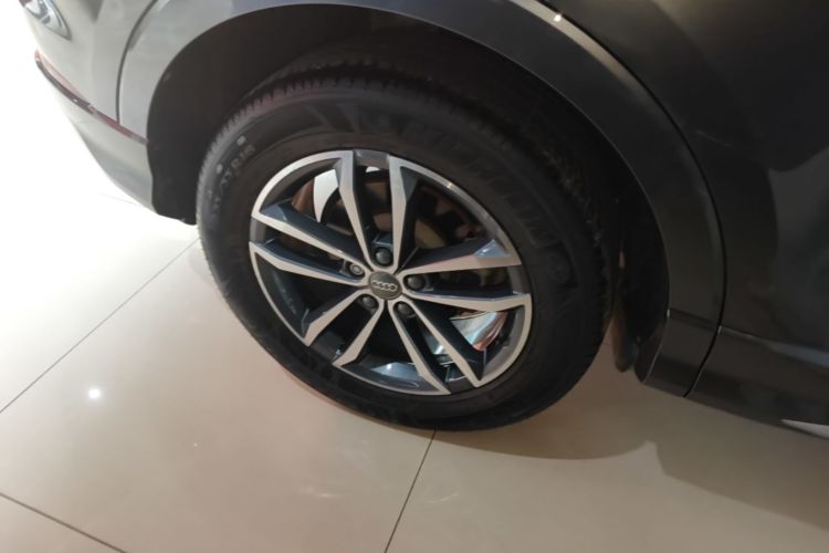 Audi Q3 2020 car image #10