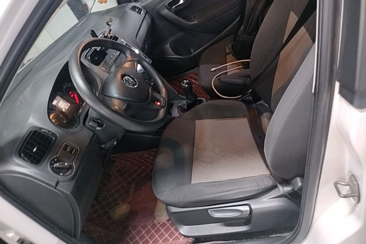 Volkswagen Polo 2017 car image #17