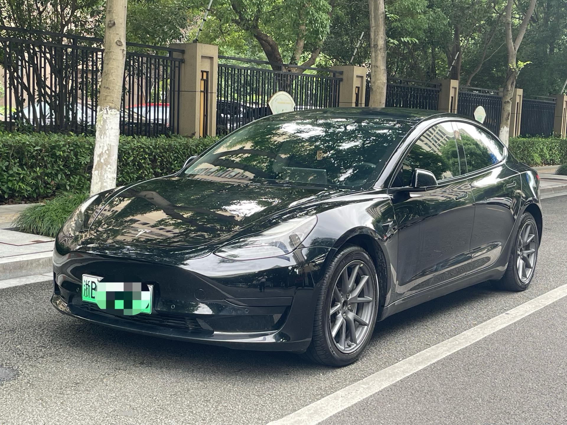 Tesla Model 3 2021 car image 