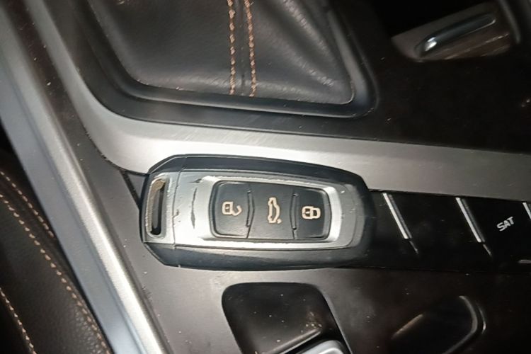 GEELY Vision X6 2018 immagine di auto #9