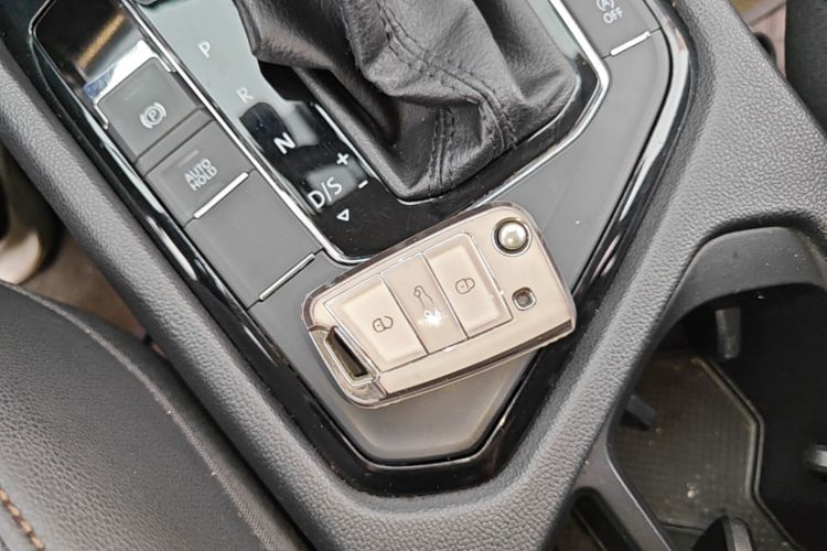 Volkswagen Tharu 2020 car image #14
